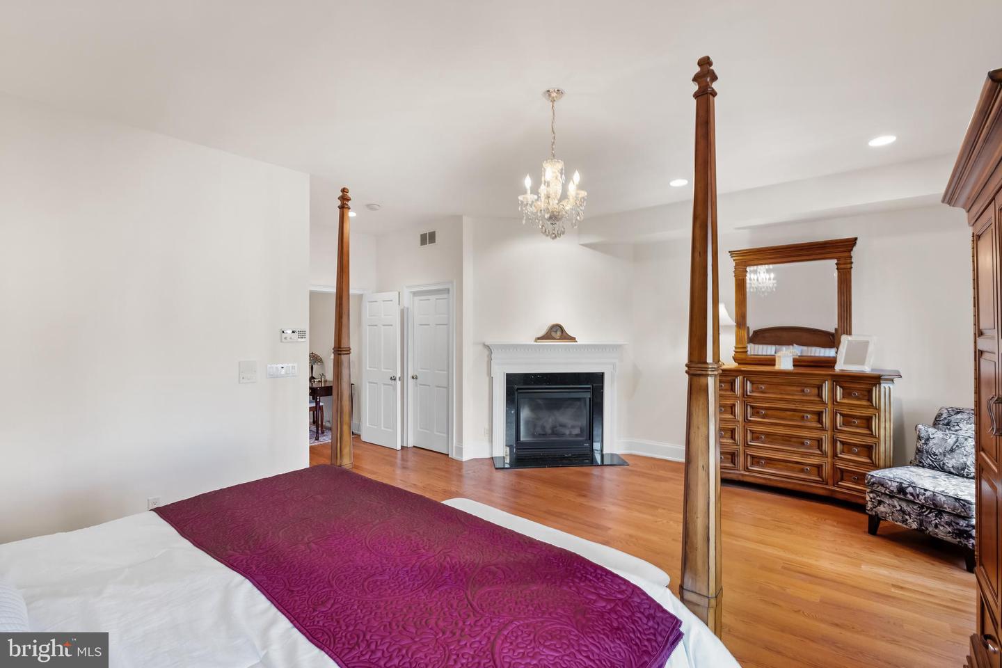 124 Bainbridge St Property Photo 27