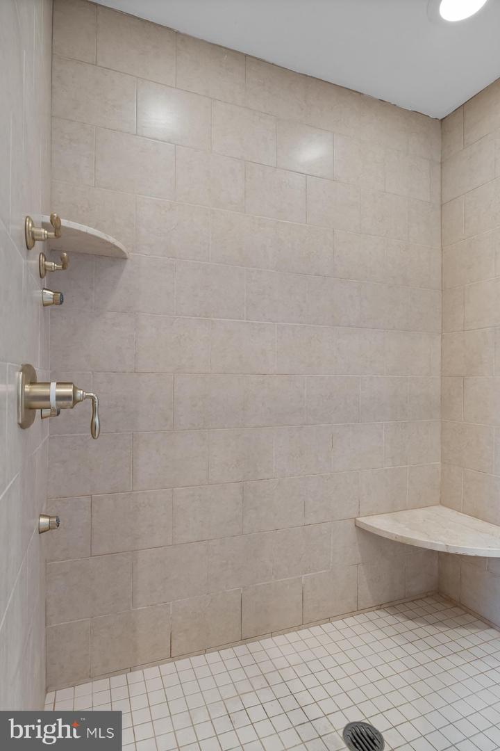 124 Bainbridge St Property Photo 32