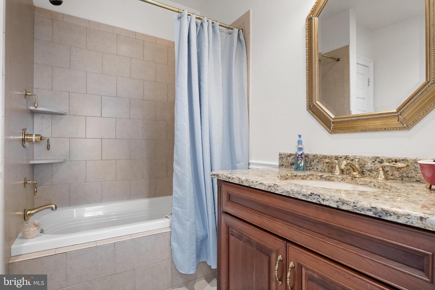 124 Bainbridge St Property Photo 36