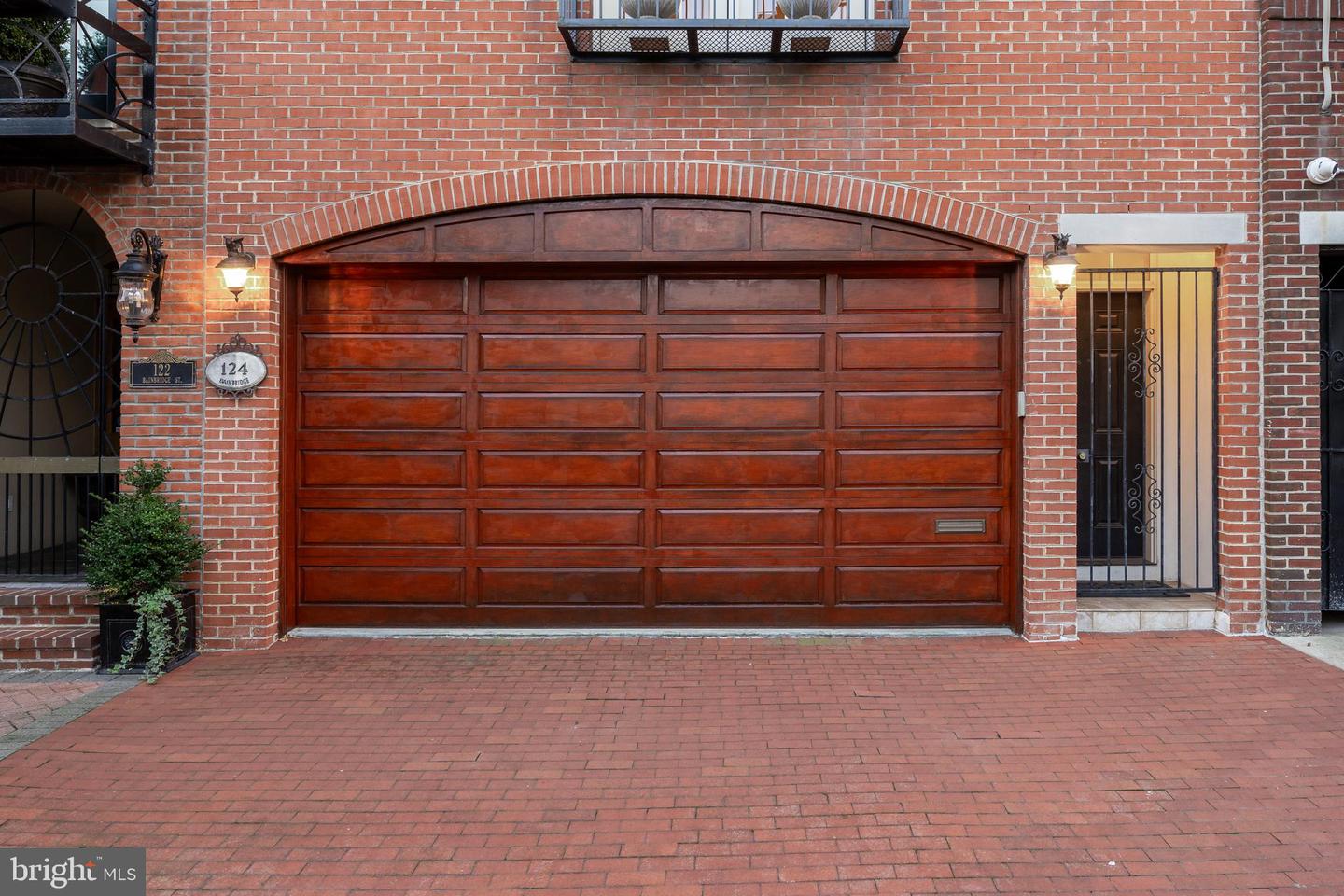 124 Bainbridge St Property Photo 47