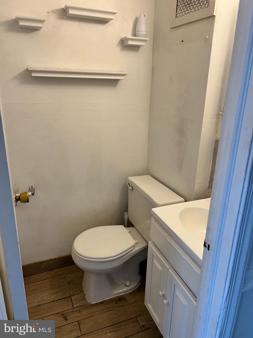 5440 Bingham St Property Photo 6