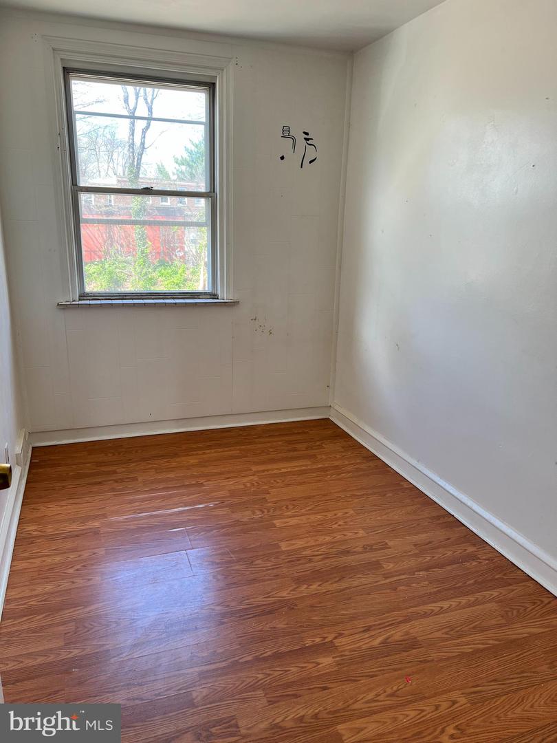 5440 Bingham St Property Photo 10
