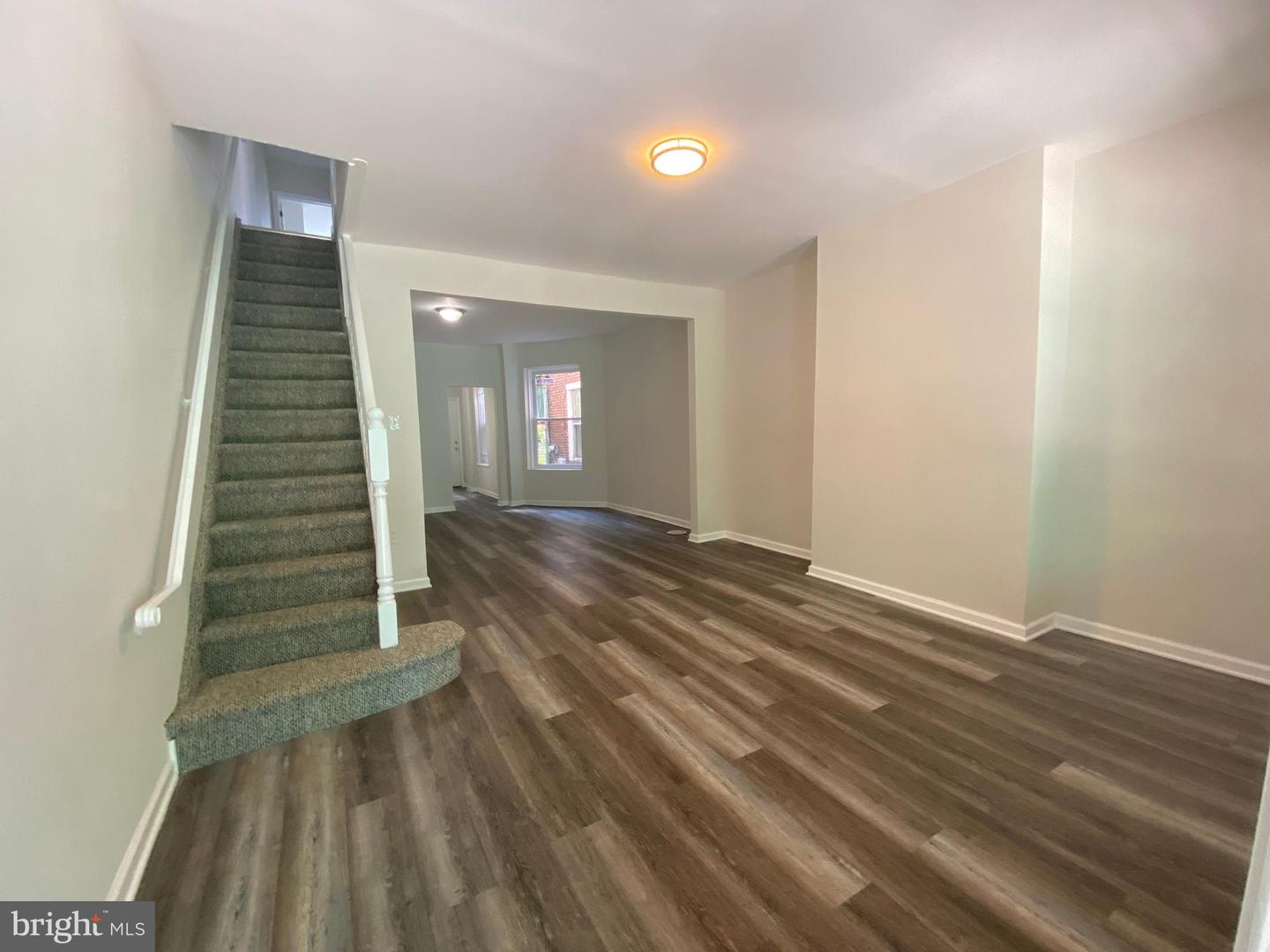 119 N Salford St Property Photo 1