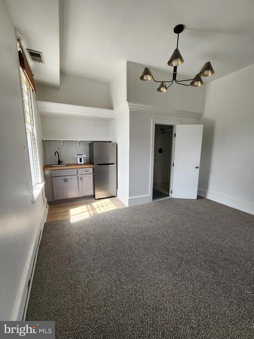 4320 Main St #2 Property Photo 3