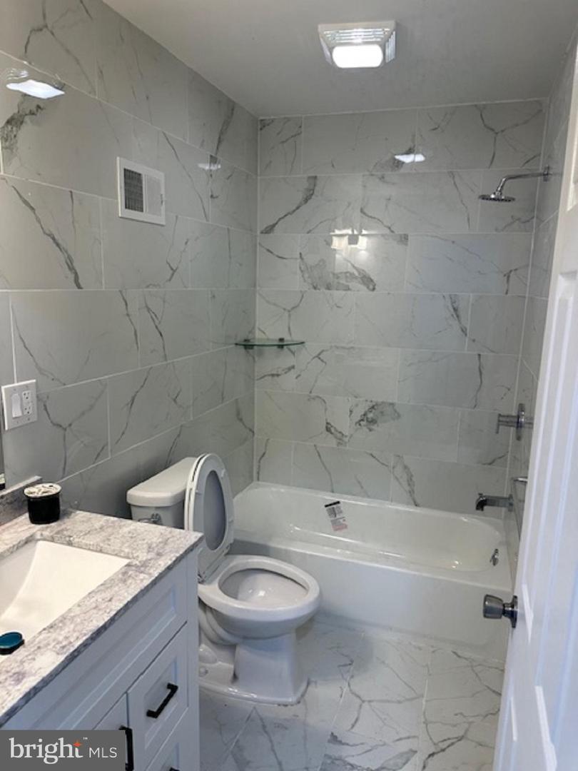 5518 Larchwood Ave Property Photo 10