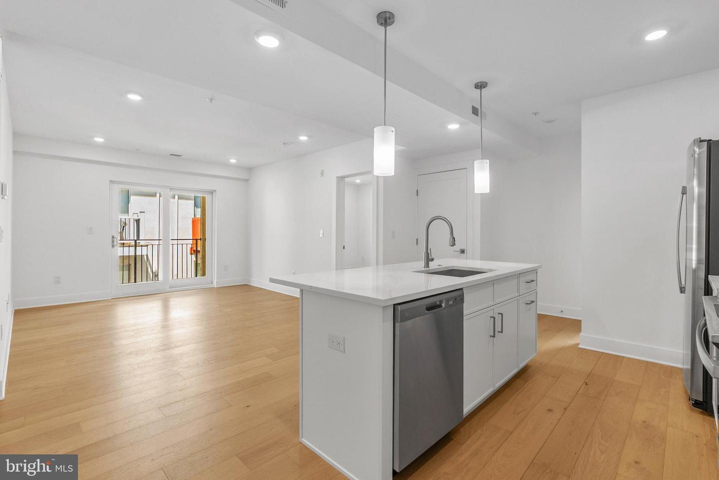 825 Bainbridge St #204 Property Photo 2