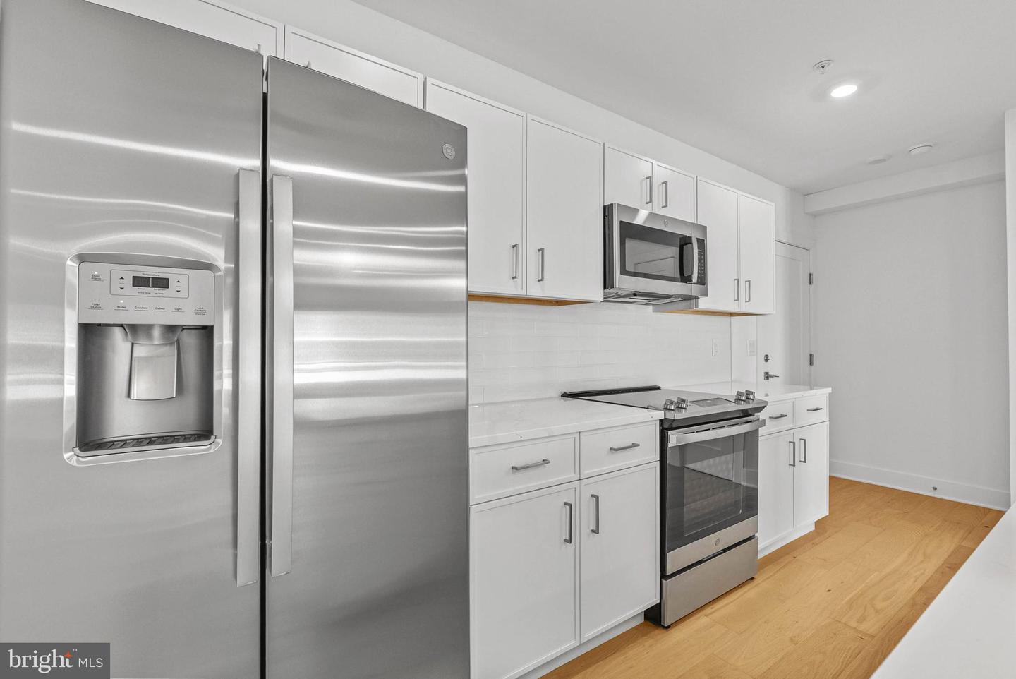 825 Bainbridge St #204 Property Photo 5