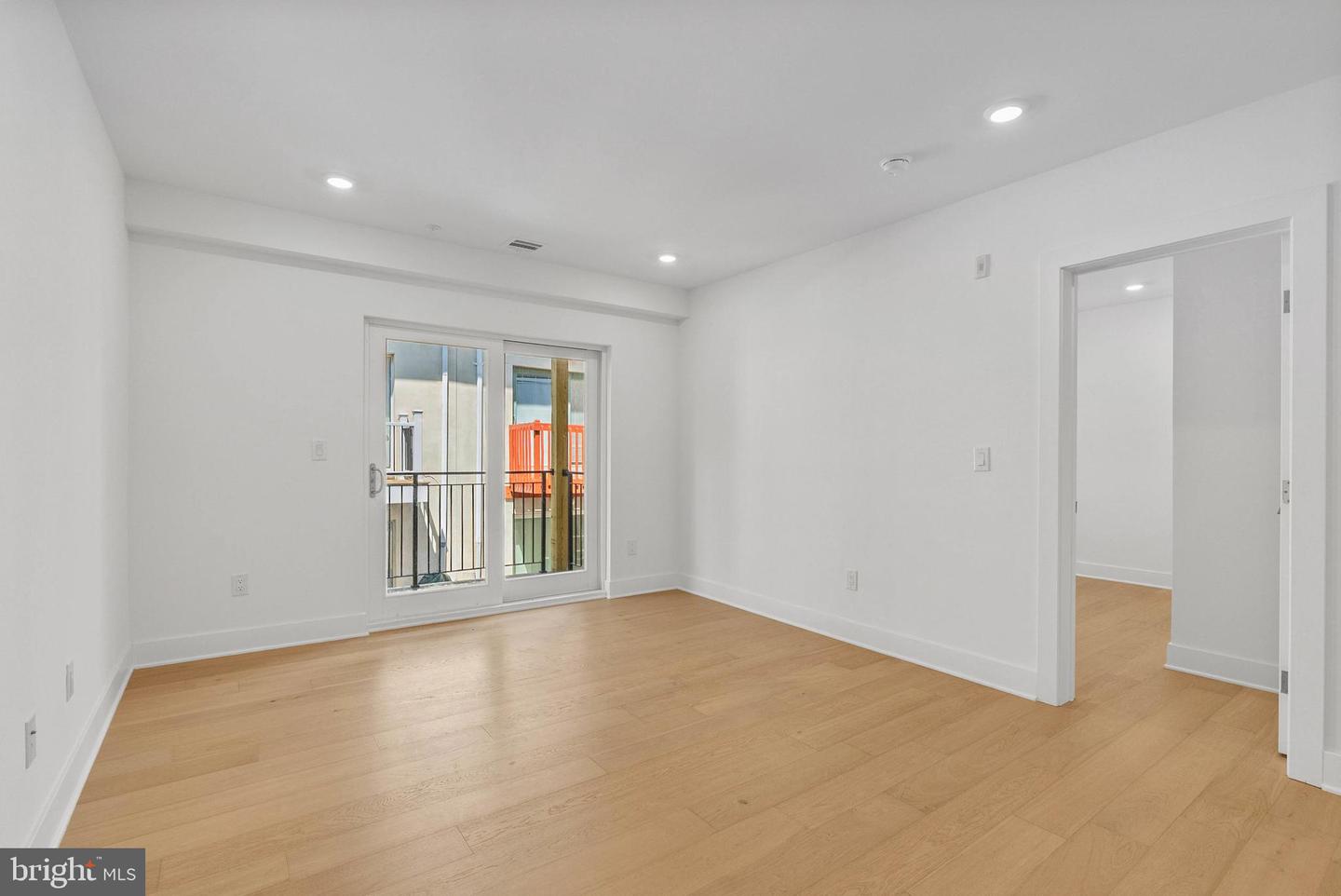 825 Bainbridge St #204 Property Photo 7