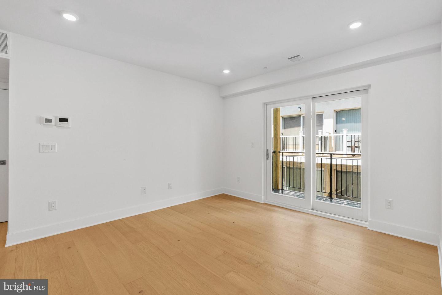 825 Bainbridge St #204 Property Photo 8