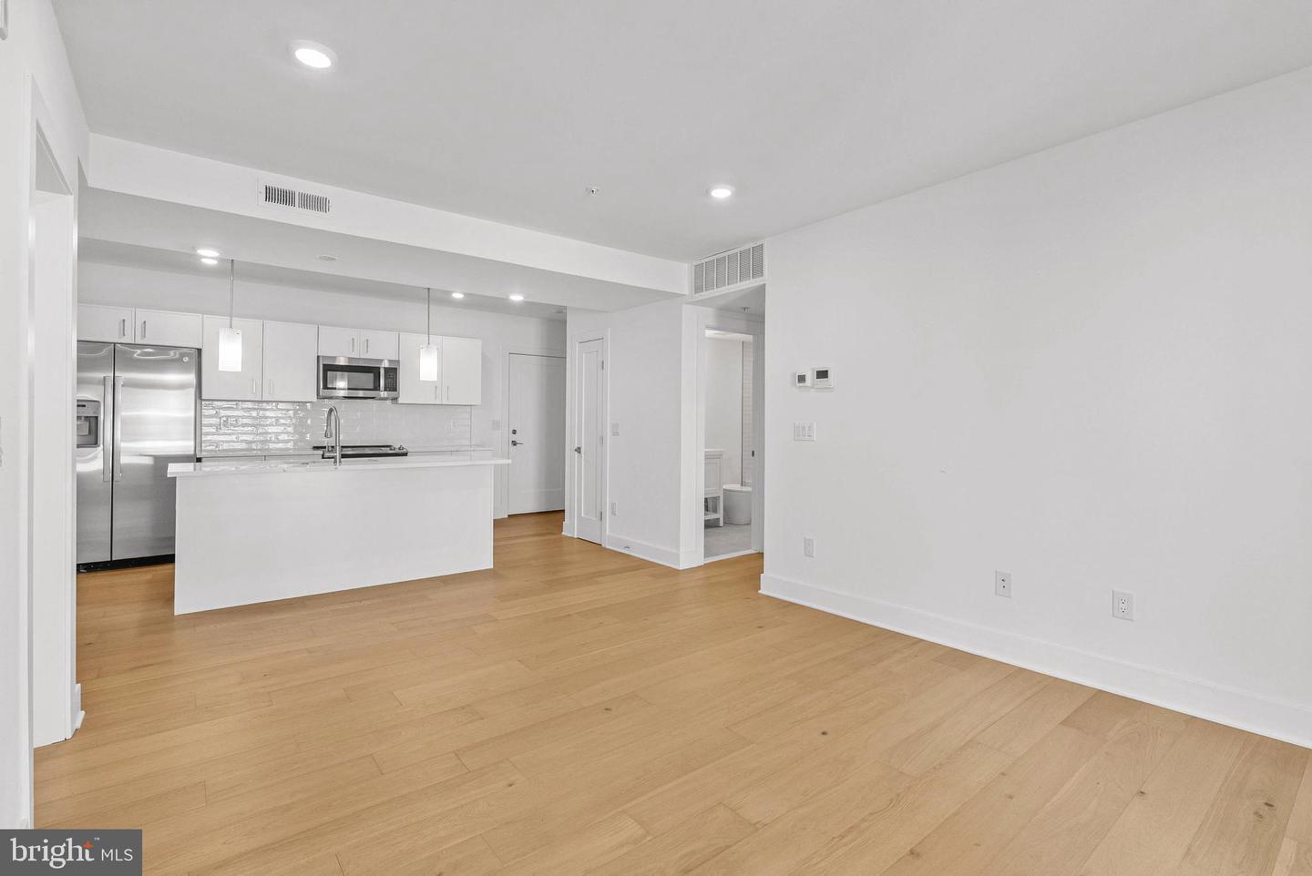 825 Bainbridge St #204 Property Photo 9