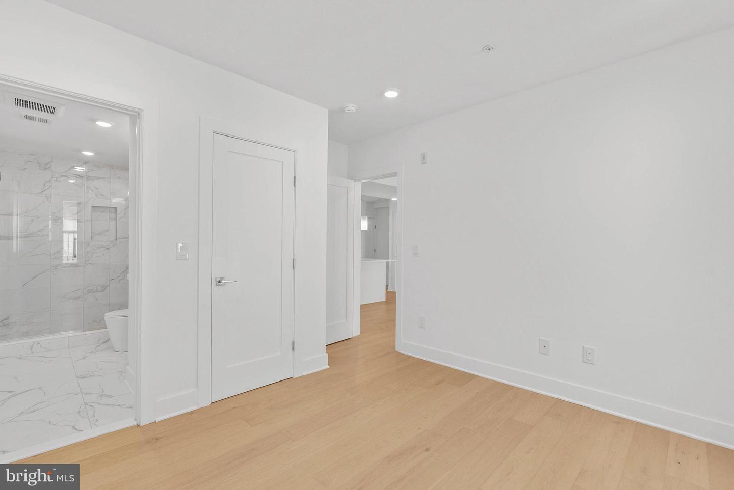 825 Bainbridge St #204 Property Photo 12