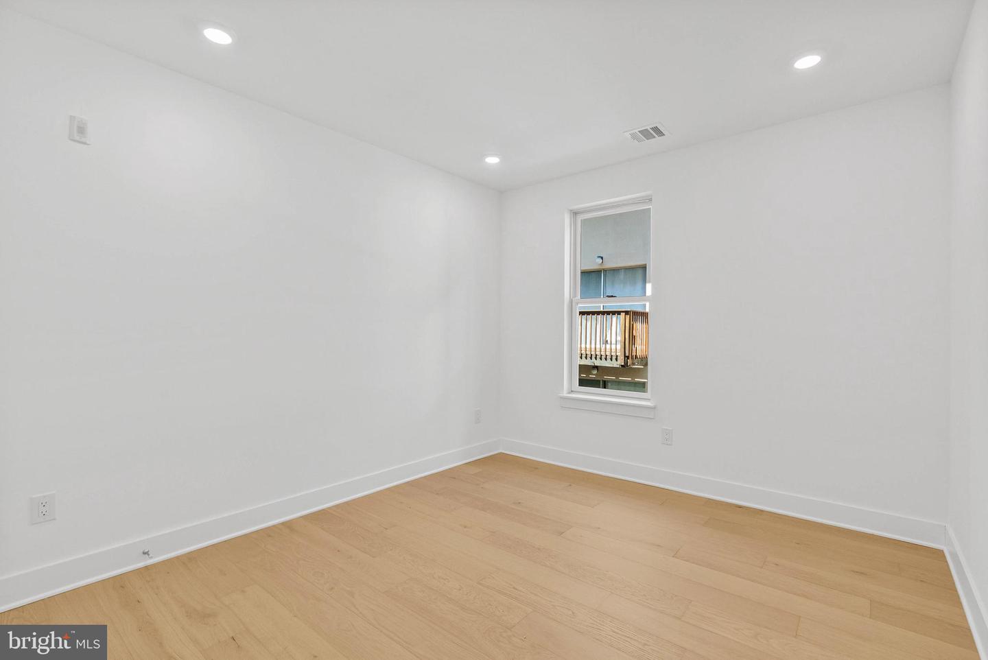 825 Bainbridge St #204 Property Photo 14