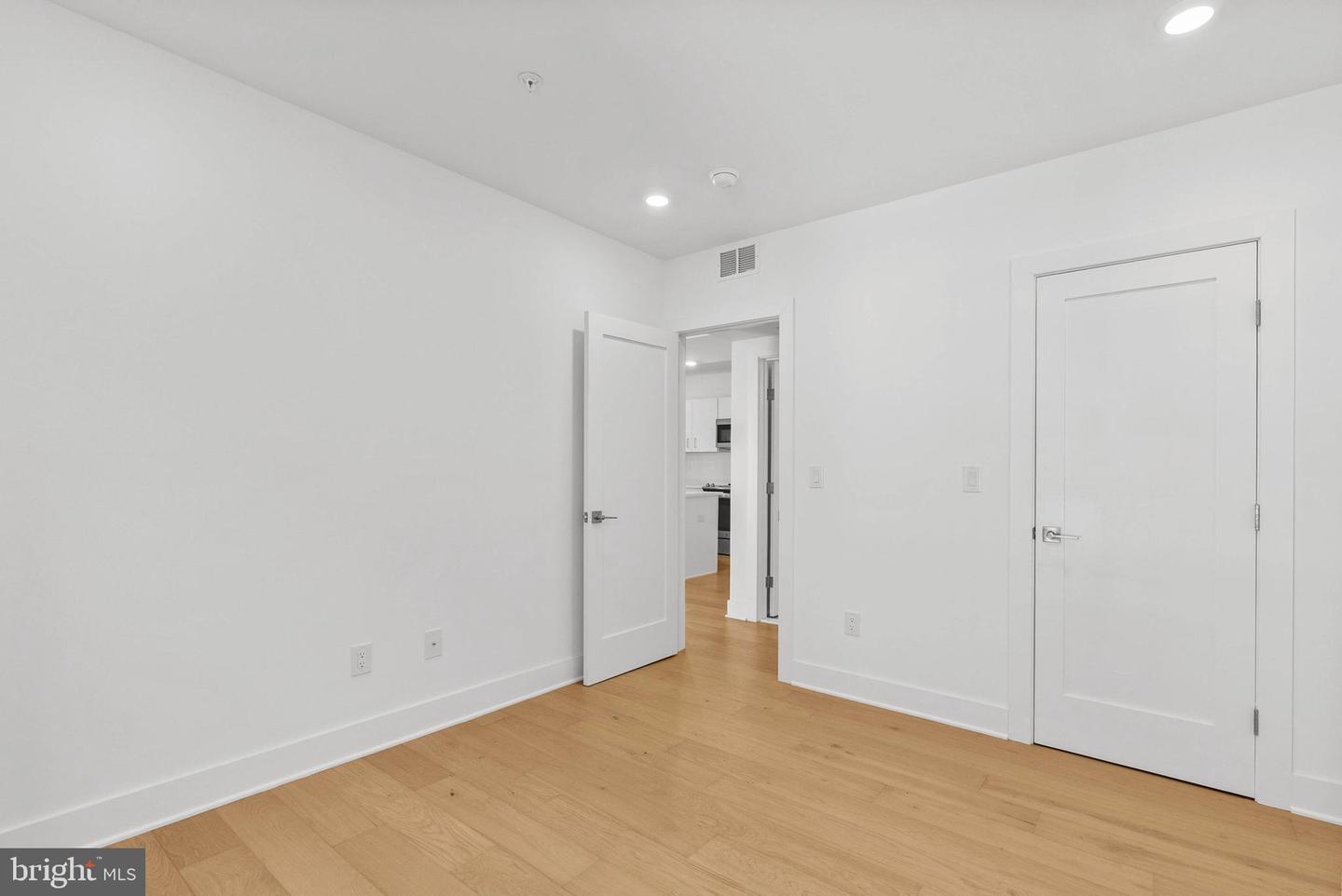 825 Bainbridge St #204 Property Photo 15