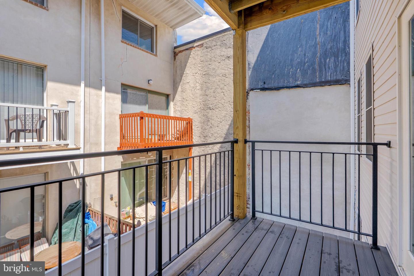 825 Bainbridge St #204 Property Photo 18