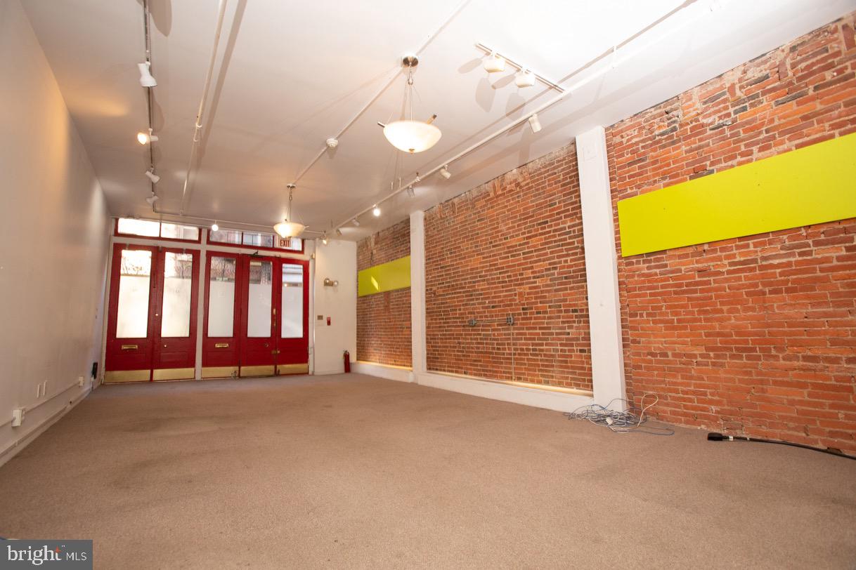 222 Church St #ground Floor Property Photo 2