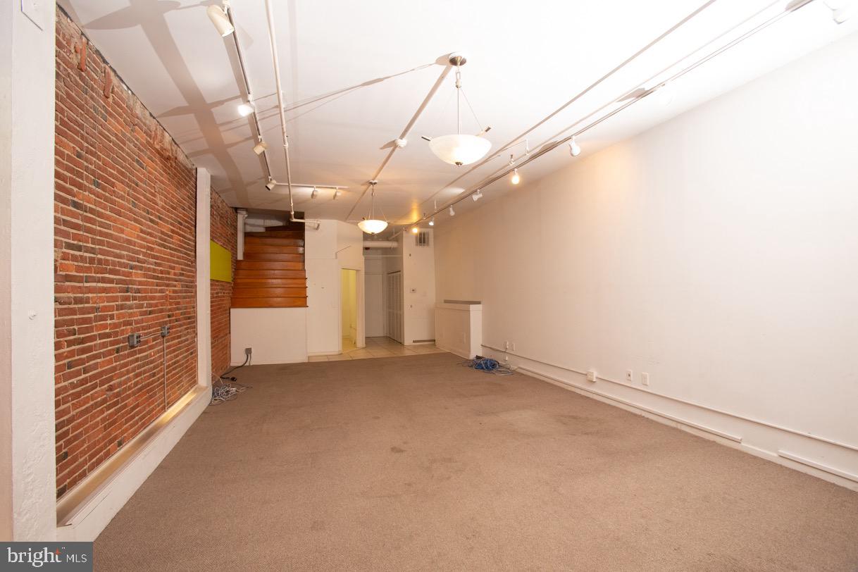 222 Church St #ground Floor Property Photo 3