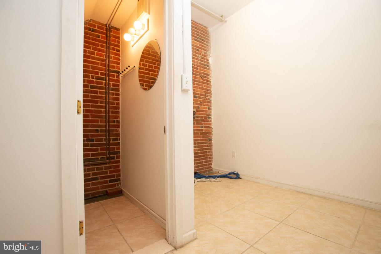 222 Church St #ground Floor Property Photo 6