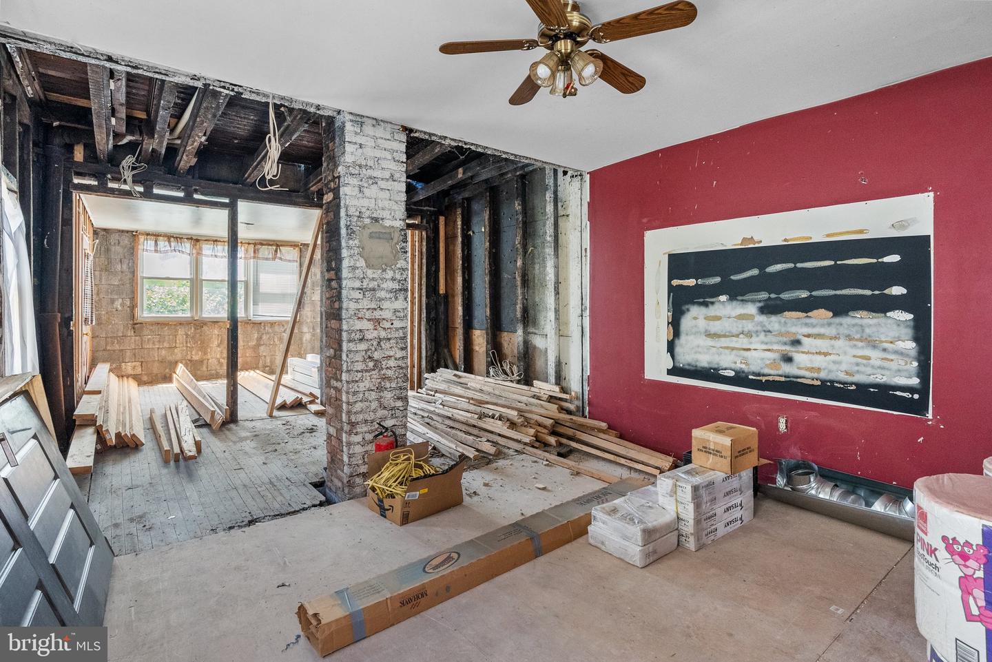 4627 Edgemont St Property Photo 4
