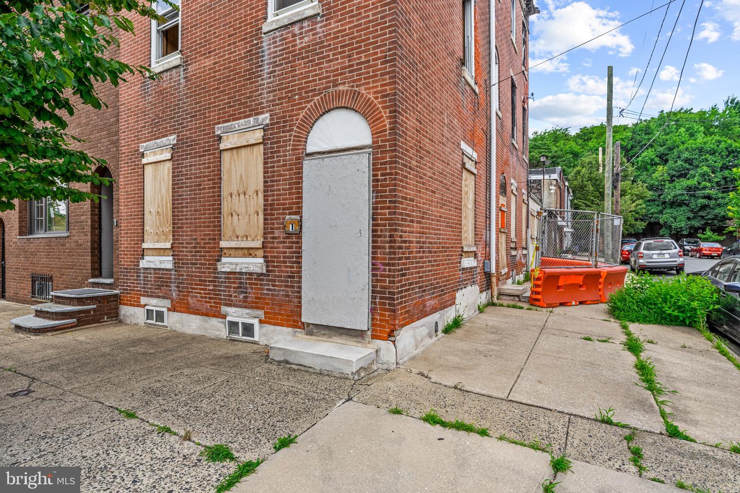 2565 E Lehigh Ave Property Photo 8