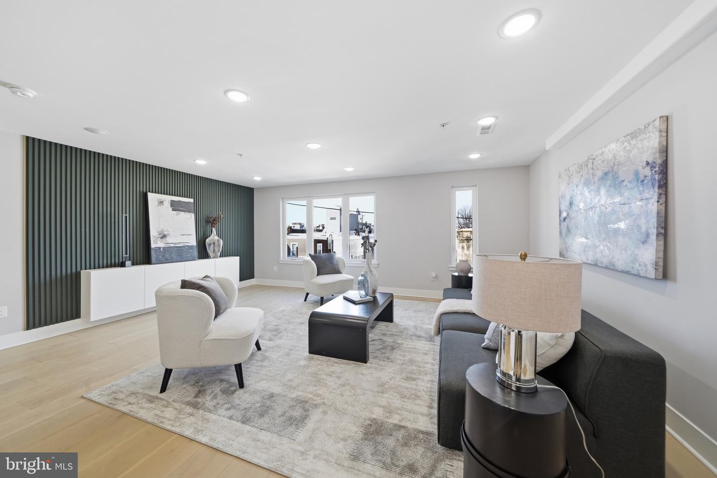 1811 S ORIANNA ST #UNIT B Property Photo 1