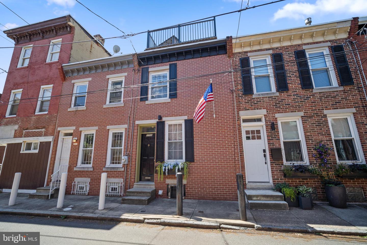 1704 Webster St Property Photo 1