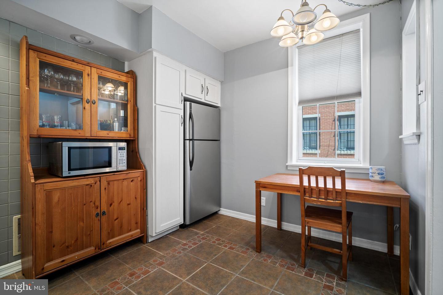 1704 Webster St Property Photo 6