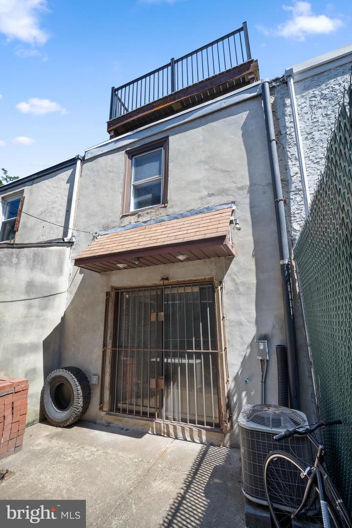 1704 Webster St Property Photo 11