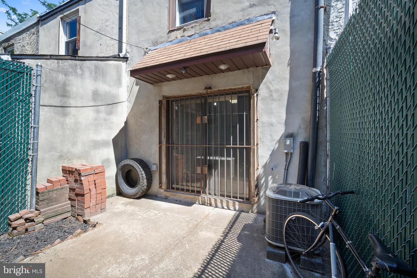 1704 Webster St Property Photo 12