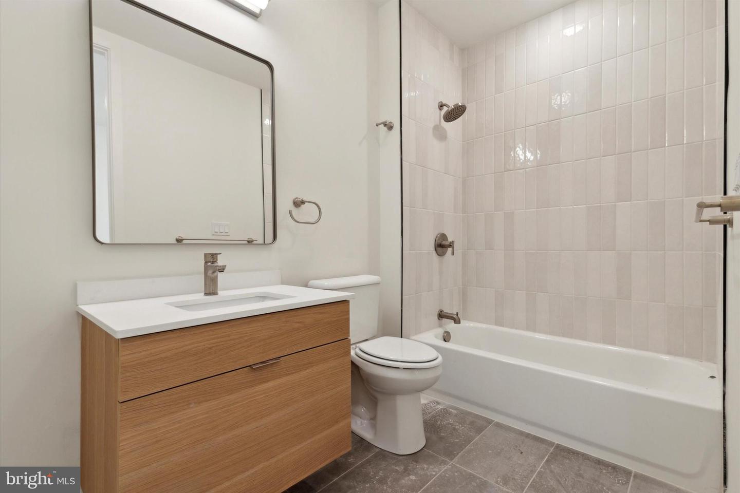 225-27 N 12th St #403 Property Photo 11