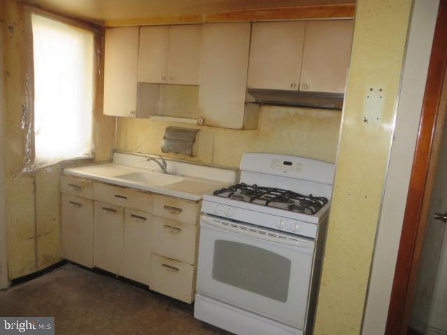 747 Clymer St Property Photo 5