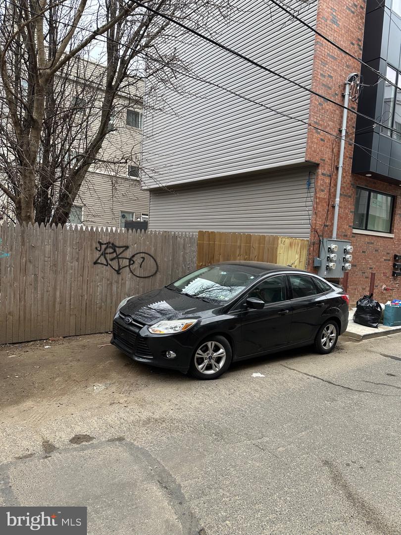 2639 Annin St Property Photo 3