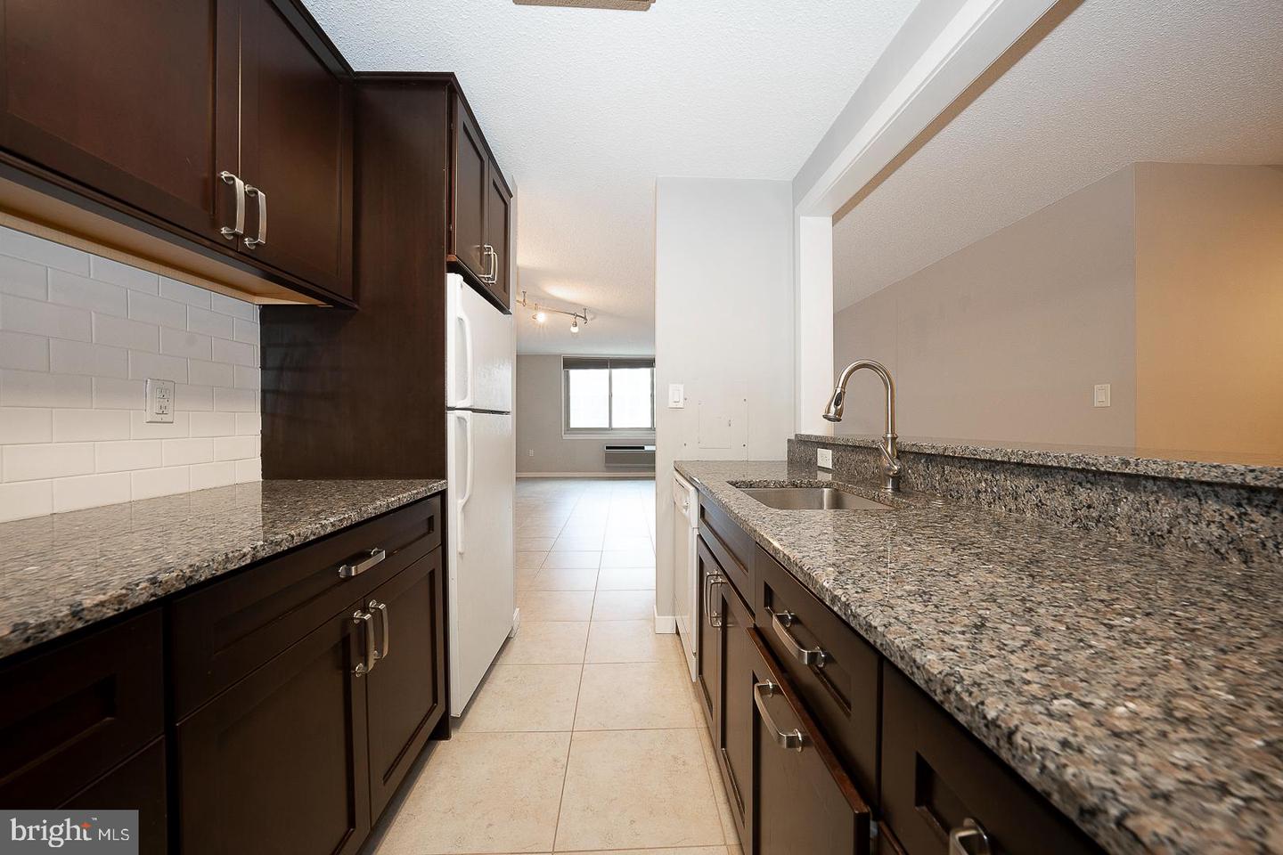 1919 Chestnut St #2422 Property Photo 5