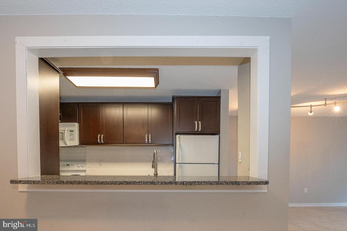 1919 Chestnut St #2422 Property Photo 6