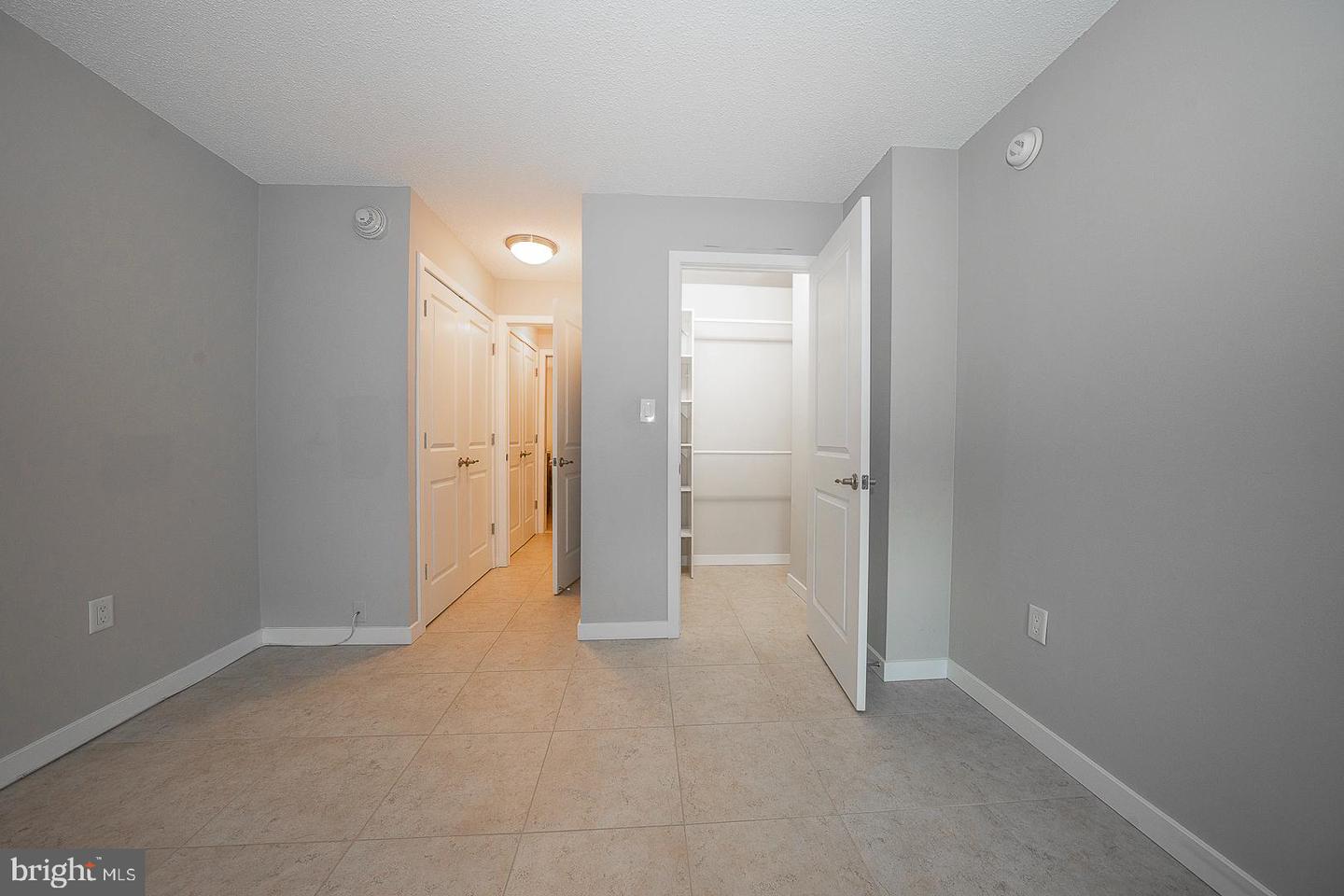 1919 Chestnut St #2422 Property Photo 9