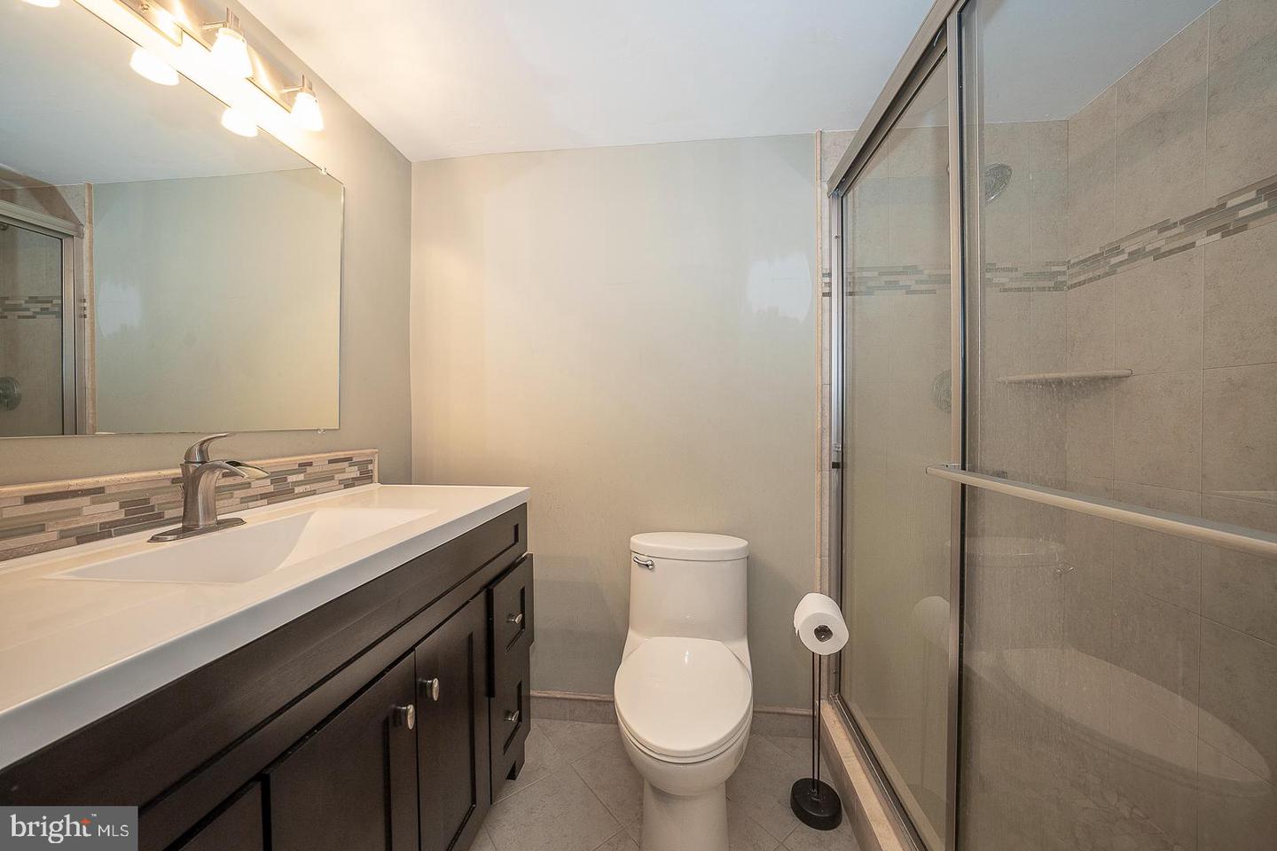 1919 Chestnut St #2422 Property Photo 11
