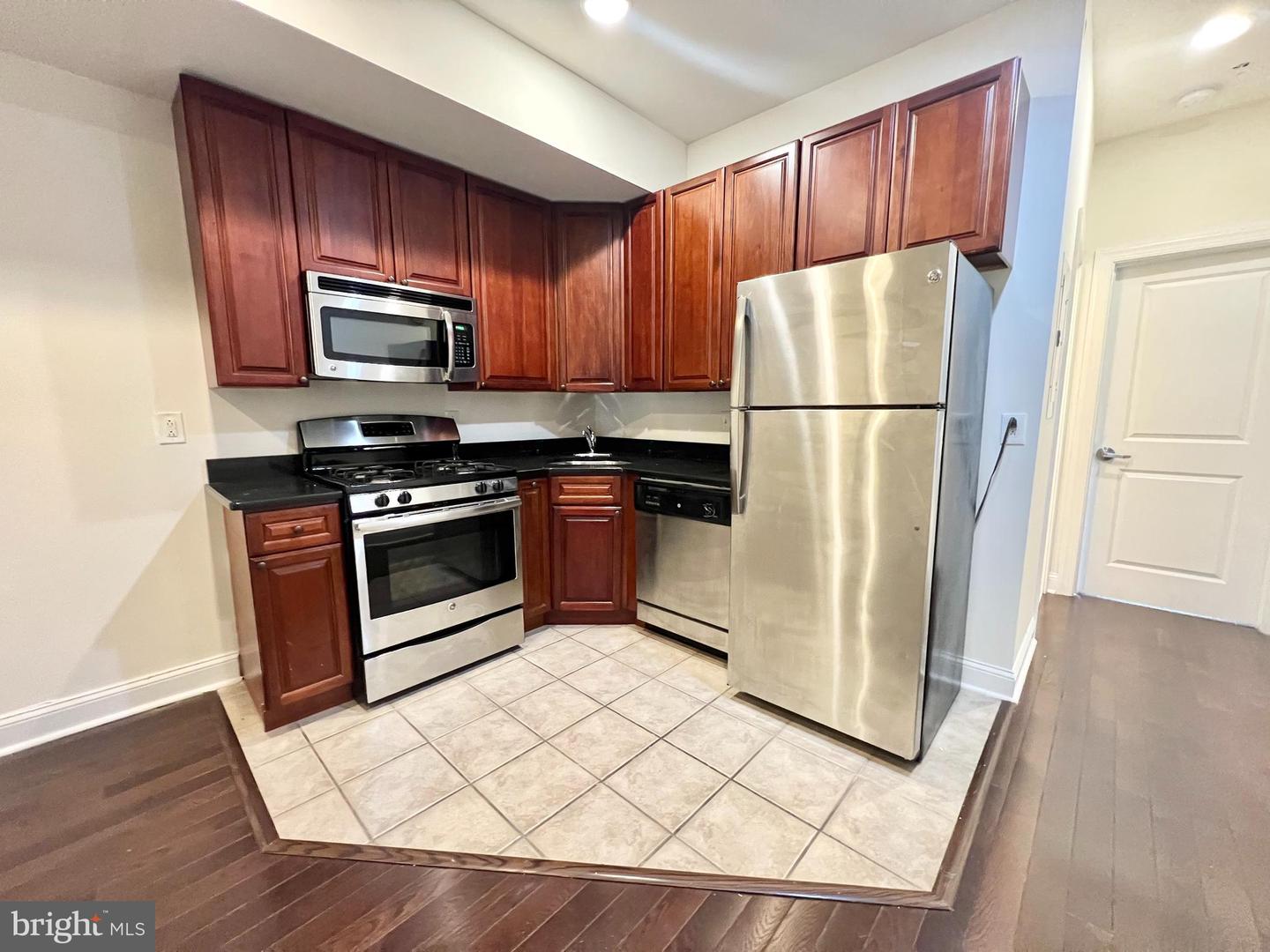 1818-24 N 16th St #4b Property Photo 1