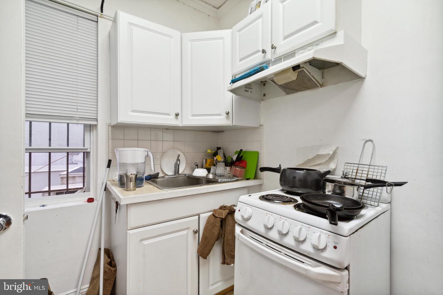 23--25 S 19th St Property Photo 17