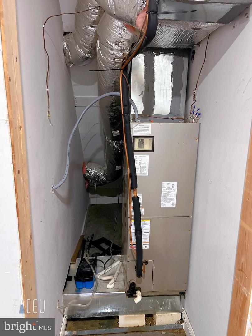 1607-9 Ridge Ave Property Photo 6