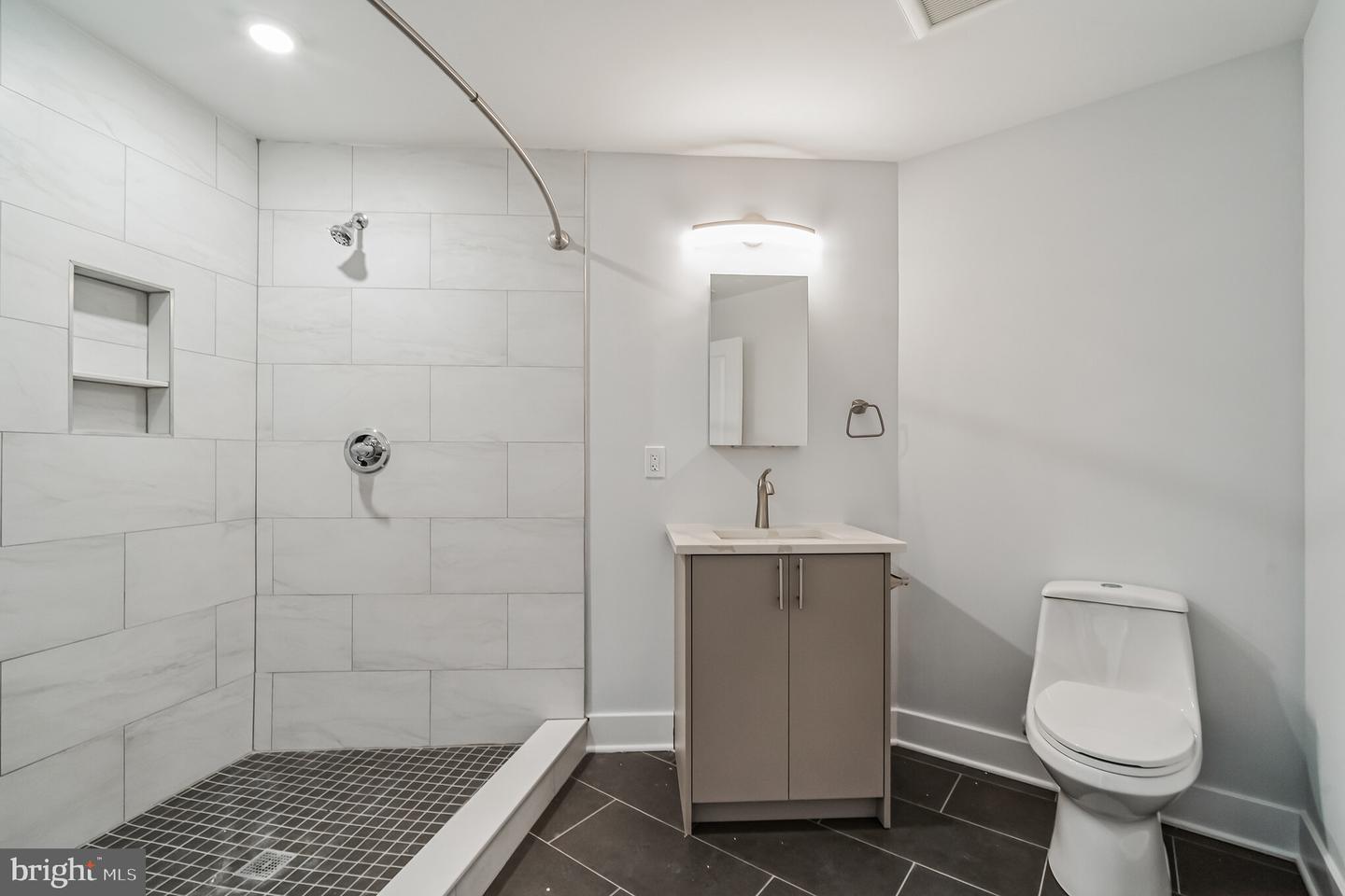 646 N 32nd St #3 Property Photo 9