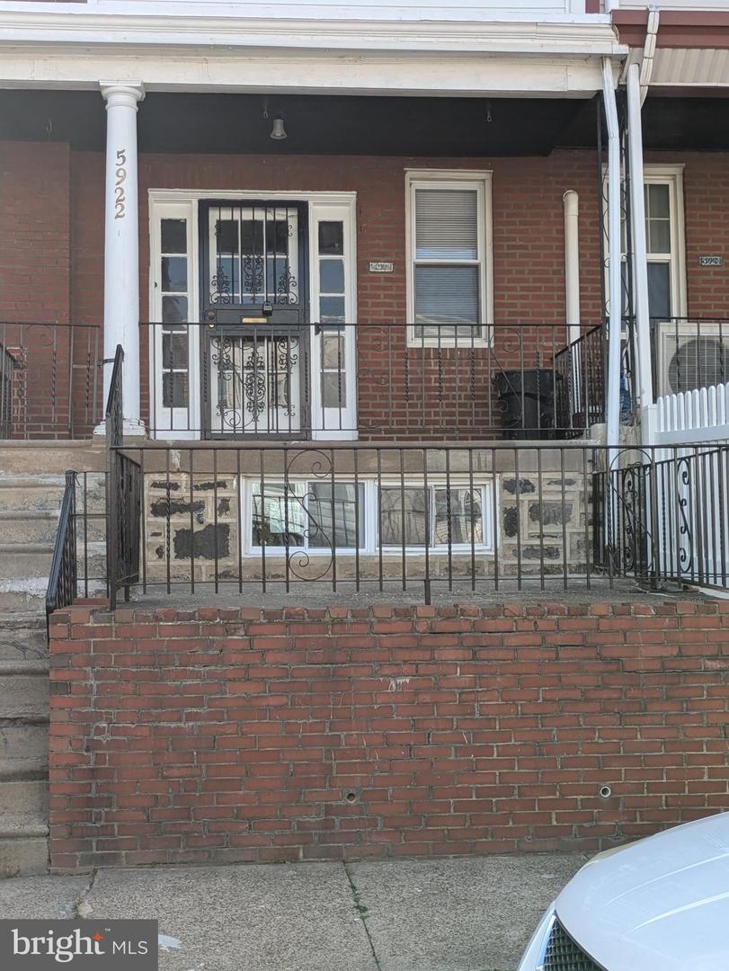 5922 Elsinore St Property Photo 2