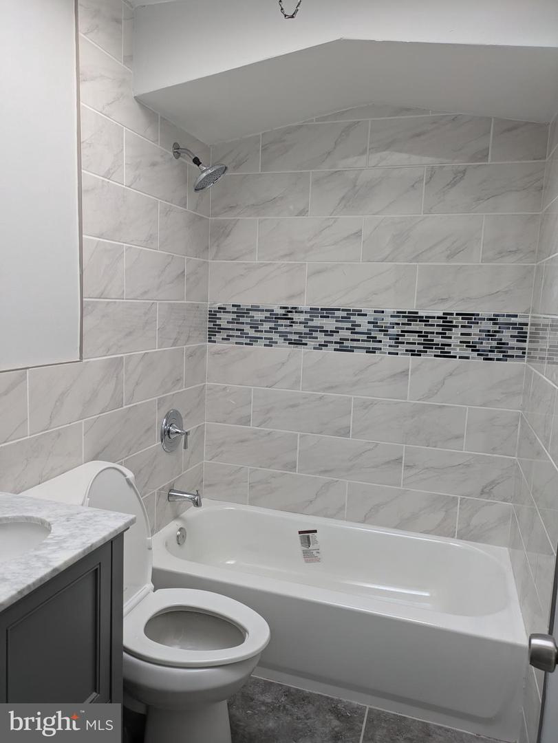 5922 Elsinore St Property Photo 21