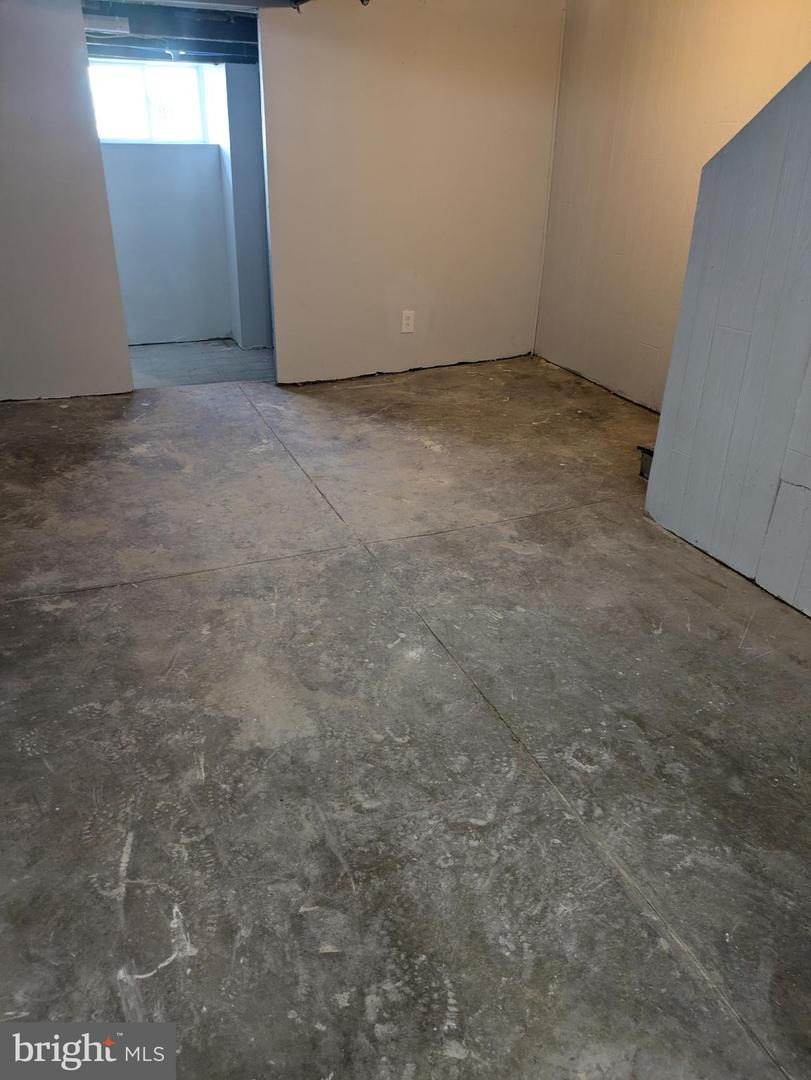5922 Elsinore St Property Photo 22