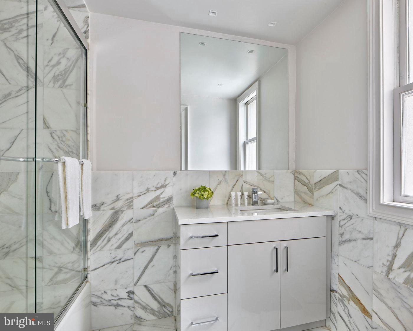 135 S 18th St #platinum2bed Property Photo 6