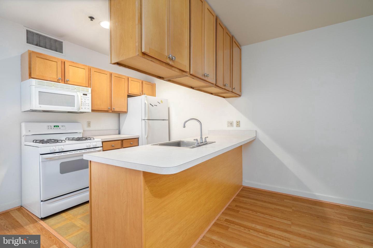 1100 Vine St #415 Property Photo 5