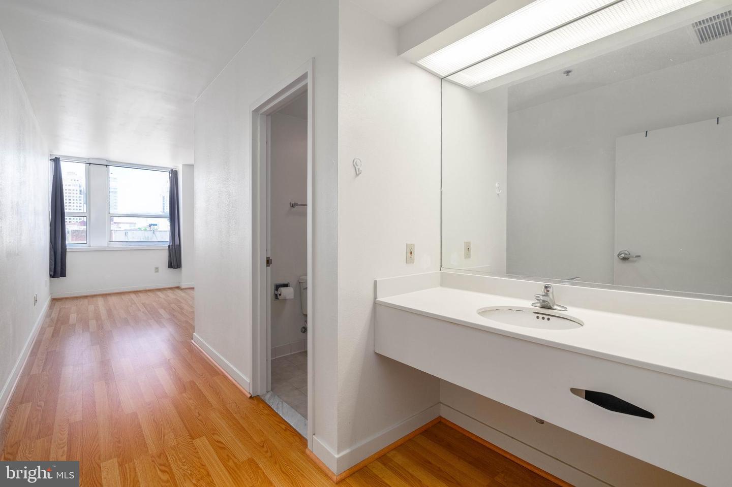 1100 Vine St #415 Property Photo 10