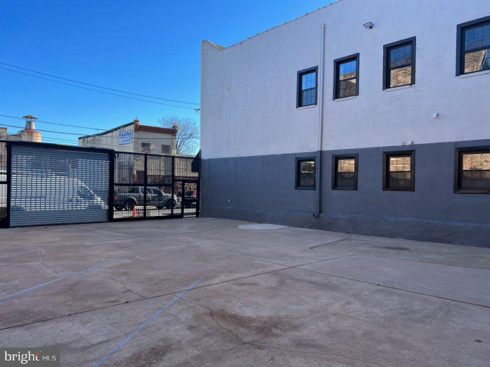 2030-32 E Willard St Property Photo 3