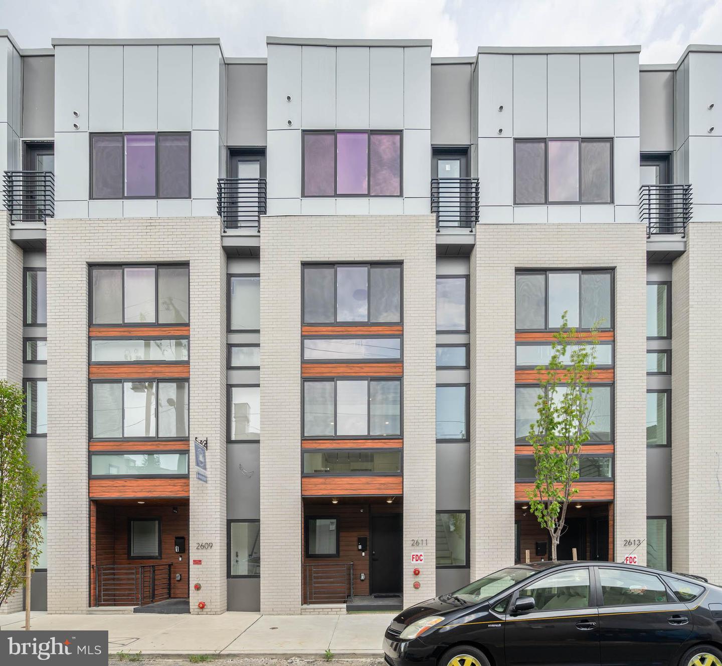 2603-2619 E Boston St Property Photo 2