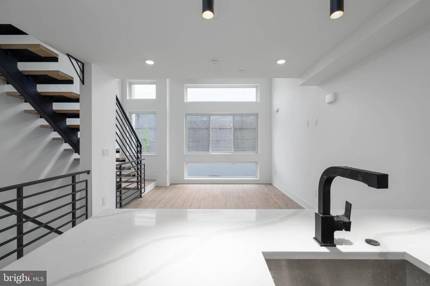 2603-2619 E Boston St Property Photo 5