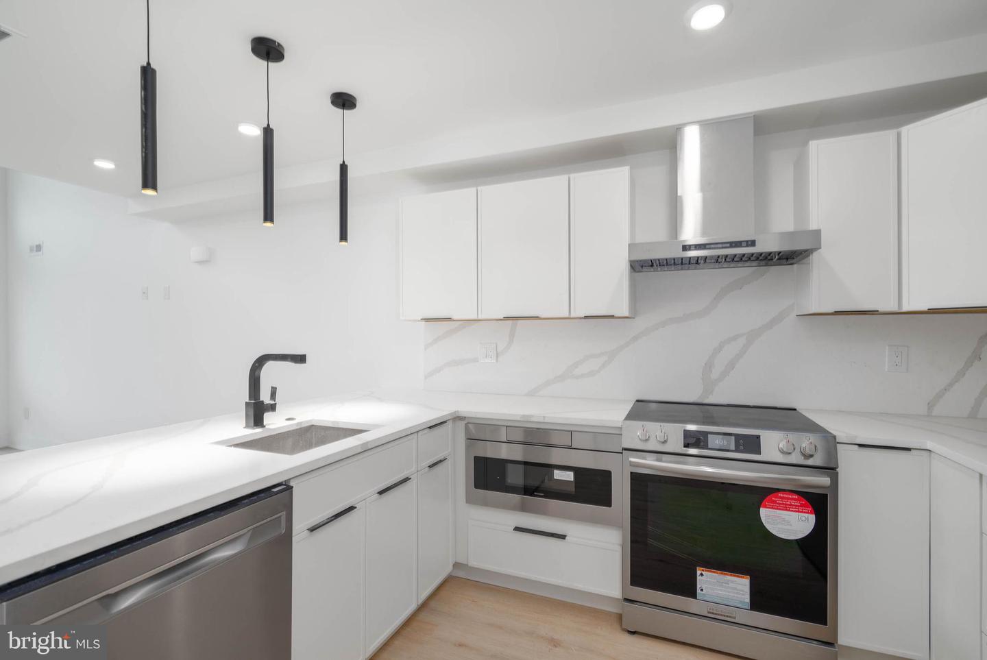 2603-2619 E Boston St Property Photo 6