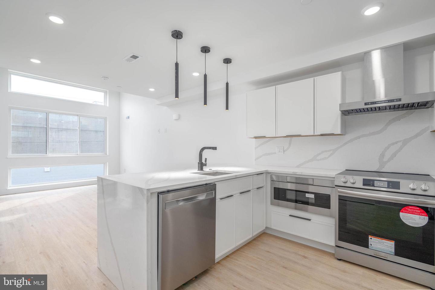 2603-2619 E Boston St Property Photo 9